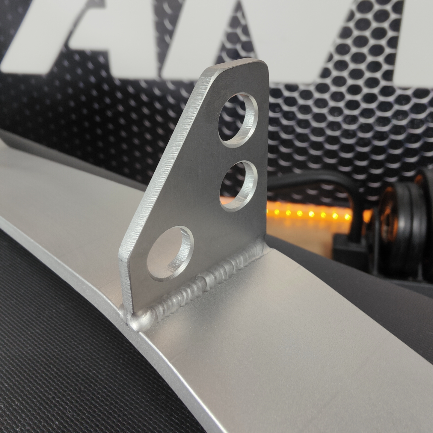 Trizeps Blade Flacheisen Edelstahl